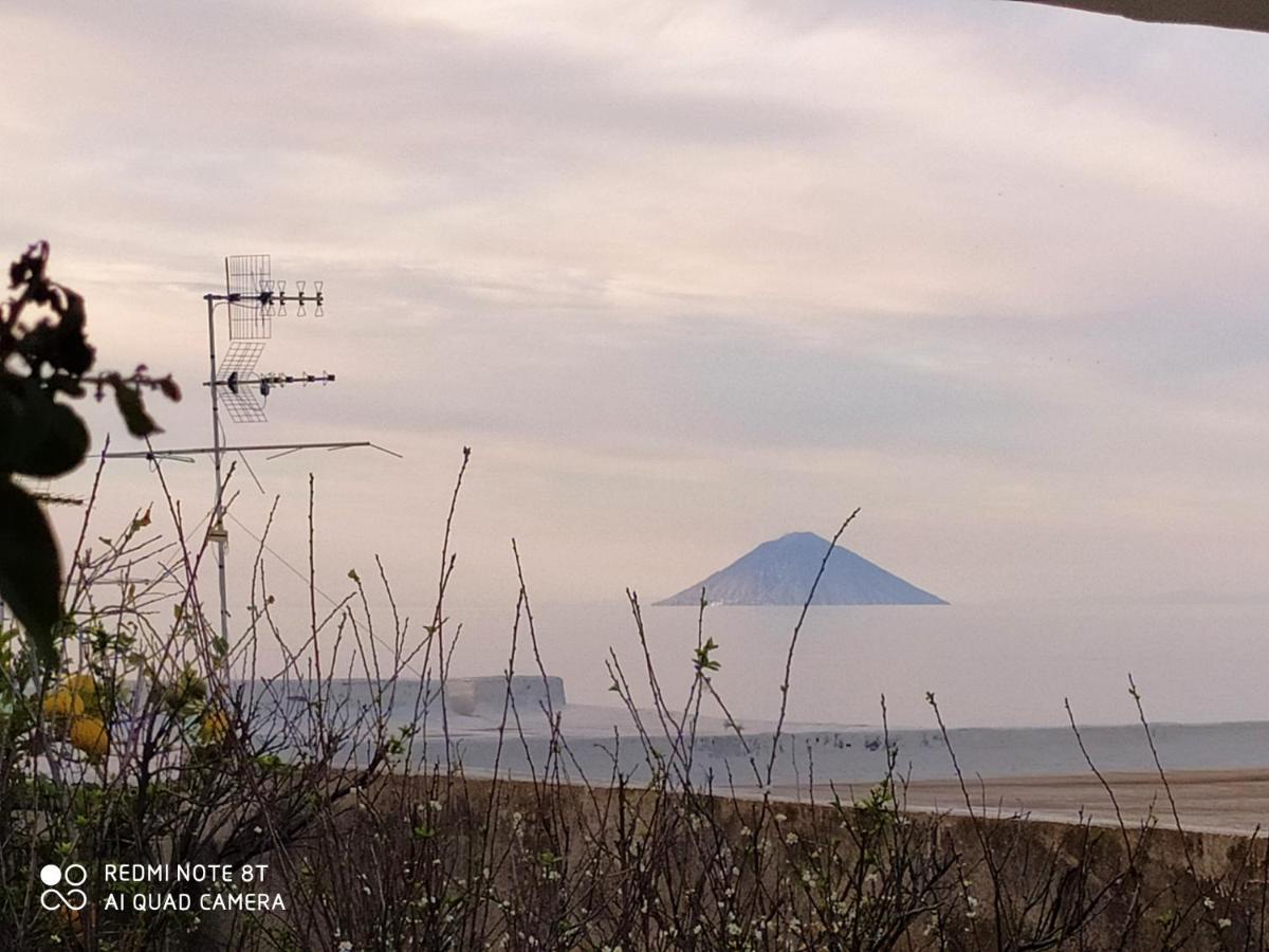 Villetta Punta Granata Санта Марина Салина Екстериор снимка