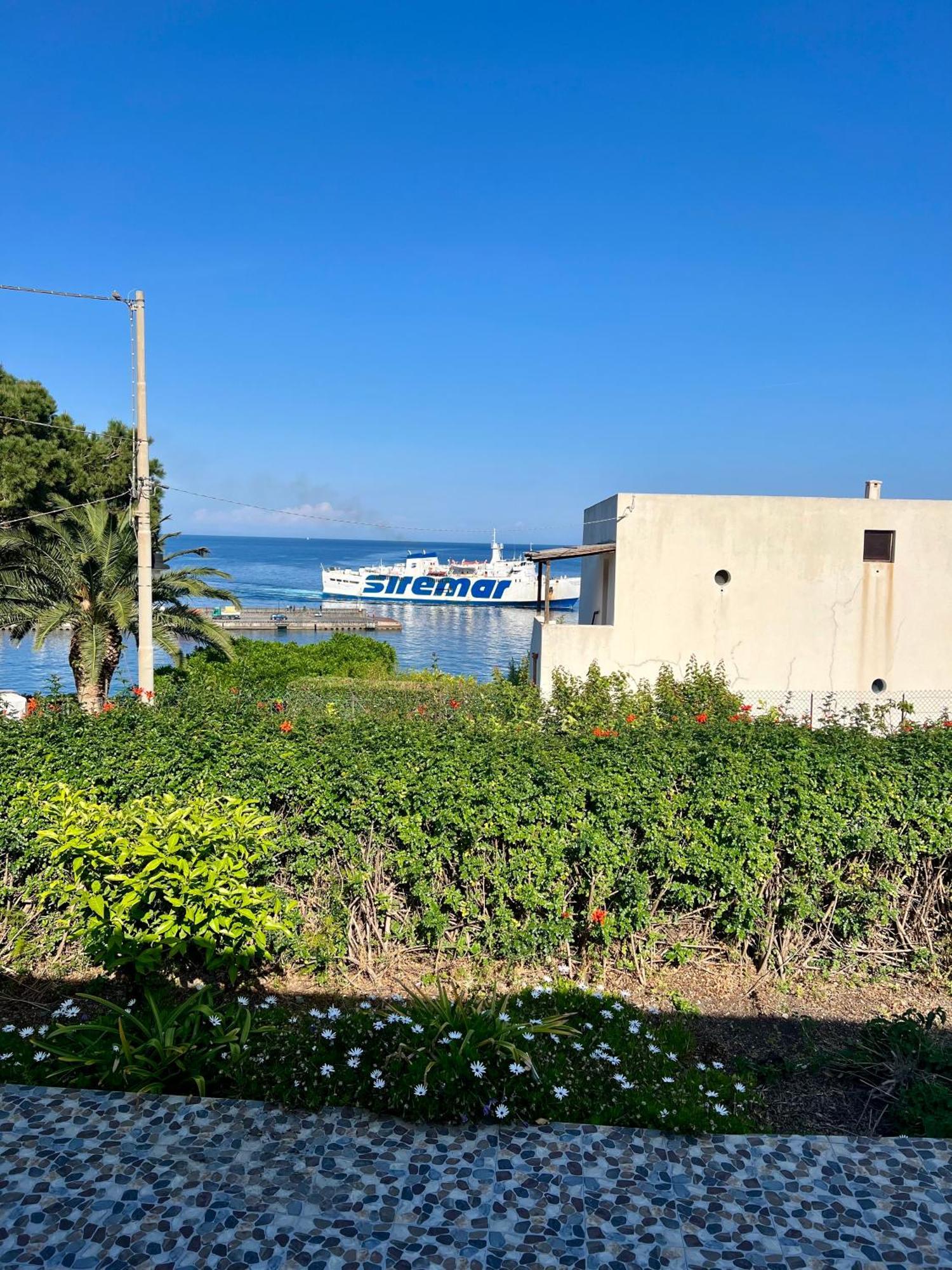 Villetta Punta Granata Санта Марина Салина Екстериор снимка