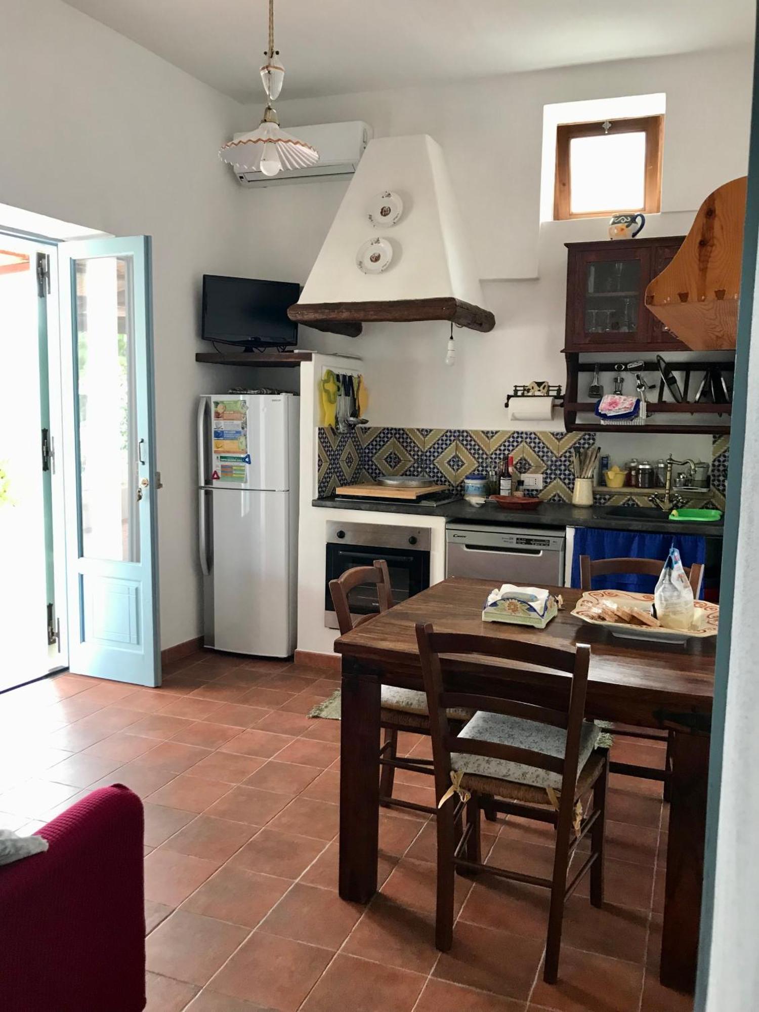 Villetta Punta Granata Санта Марина Салина Екстериор снимка