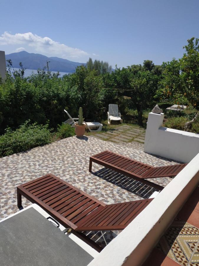 Villetta Punta Granata Санта Марина Салина Екстериор снимка